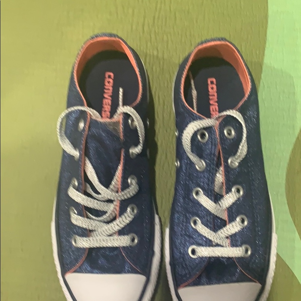 Girls converse